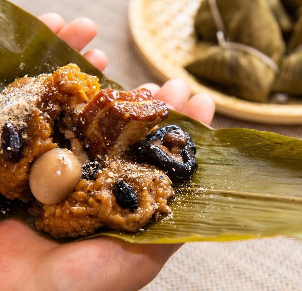 
            丹波黒豆肉粽(ちまき）と黒豆薬膳茶のギフトセット
          